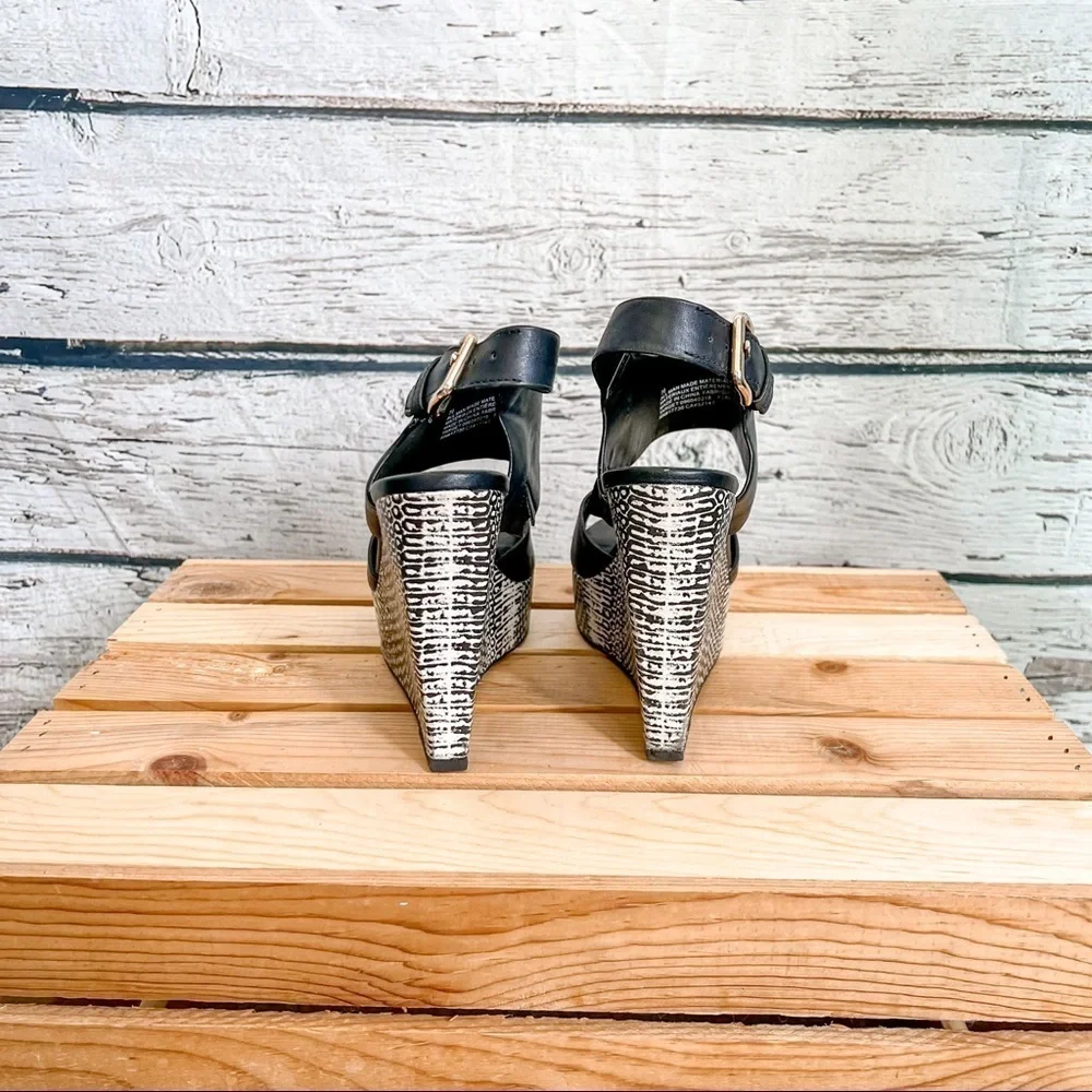 Mossimo black faux snakeskin wedges